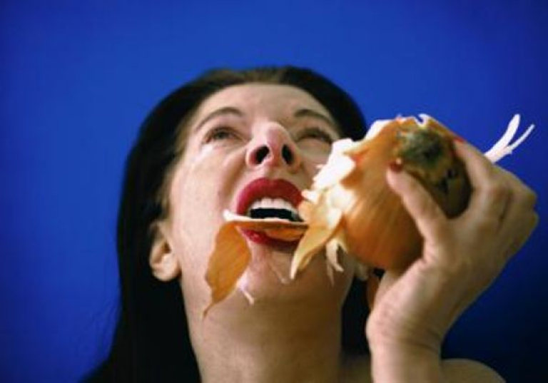 CELUI QUI SE CONTENTE DE LUI-MÊME JOUIT